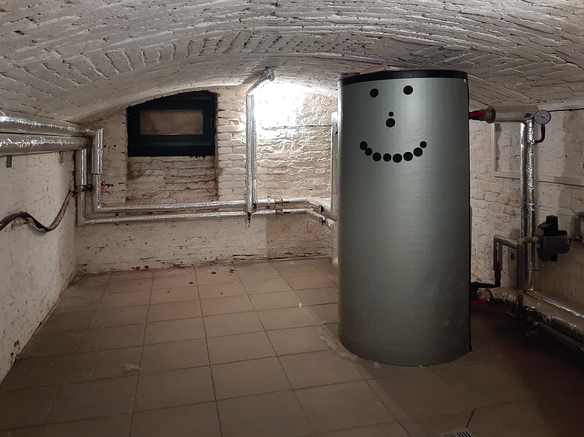 Sklep pod hlavním traktem domu směrem do náměstí